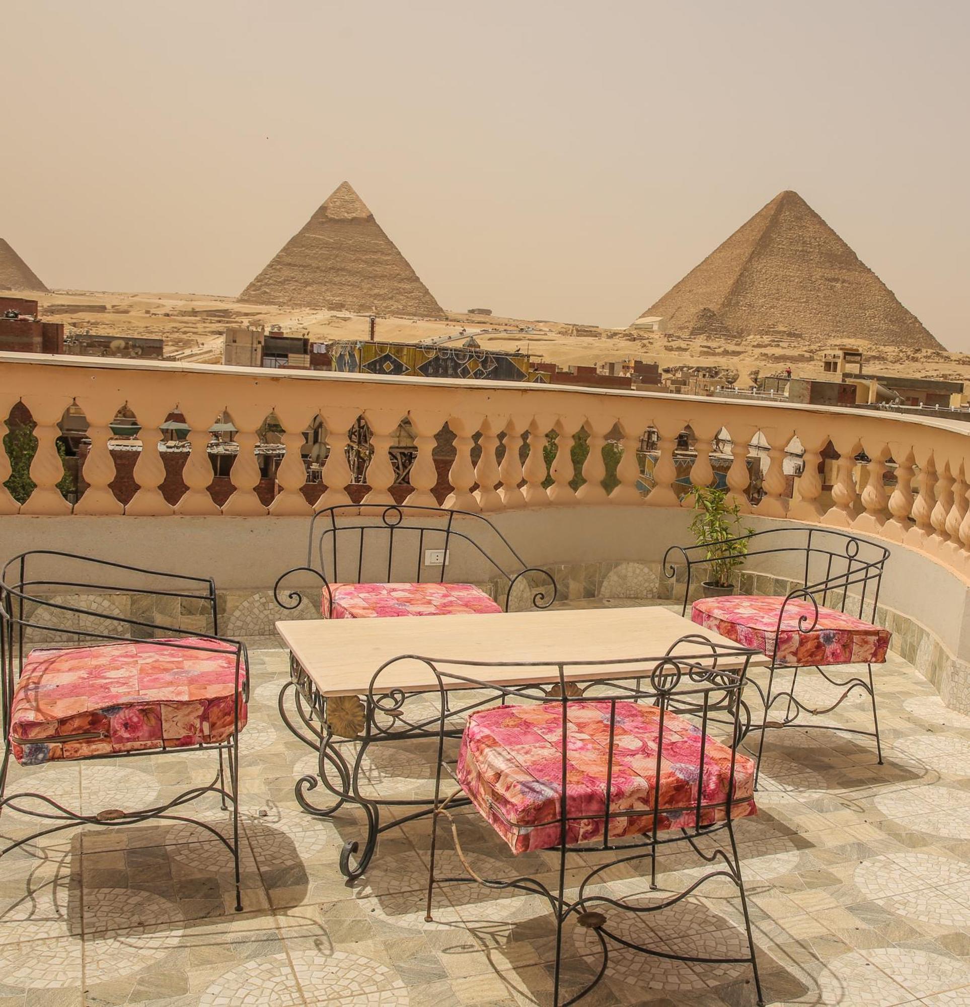 Queen Pyramids View Inn Kafret el-Gabal Eksteriør bilde